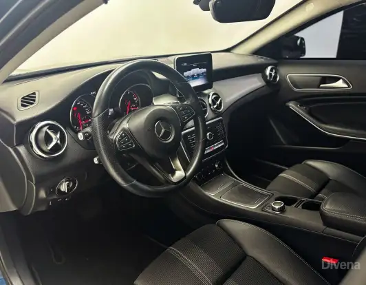 MERCEDES-BENZ-GLA 200-2019