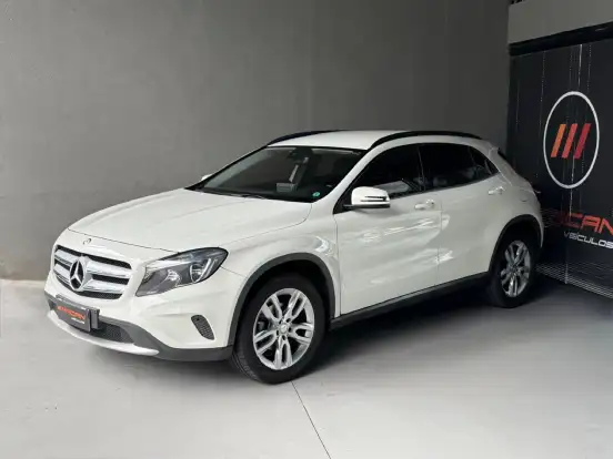 MERCEDES-BENZ-GLA 200-2016