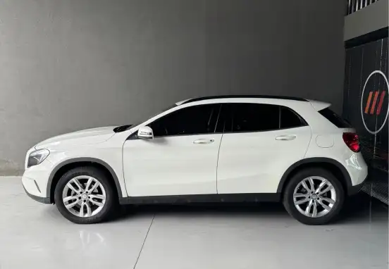 MERCEDES-BENZ-GLA 200-2016