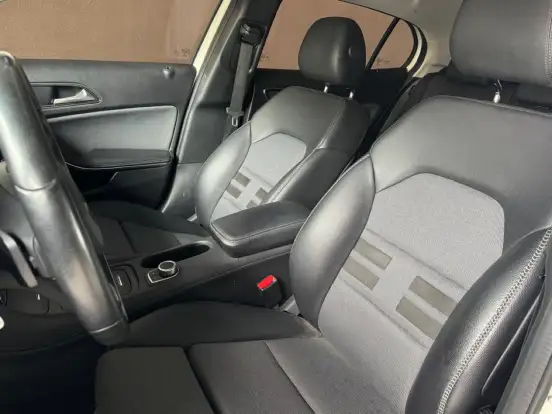 MERCEDES-BENZ-GLA 200-2016