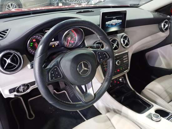 MERCEDES-BENZ-GLA 200-2017