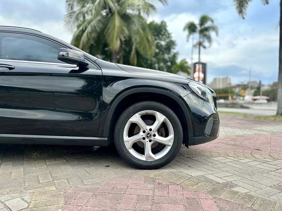 MERCEDES-BENZ-GLA 200-2019