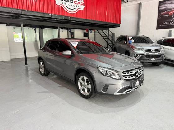 MERCEDES-BENZ GLA 200 1.6 CGI FLEX ADVANCE 7G-DCT