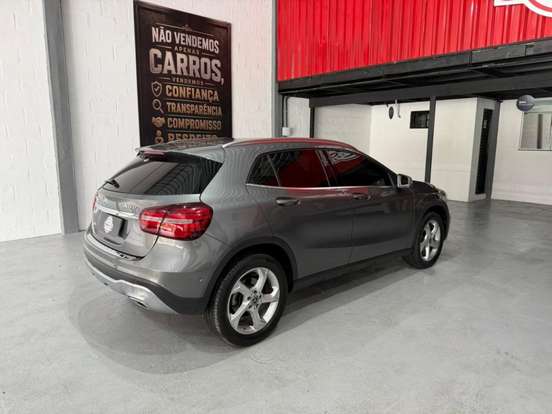 MERCEDES-BENZ-GLA 200-2017