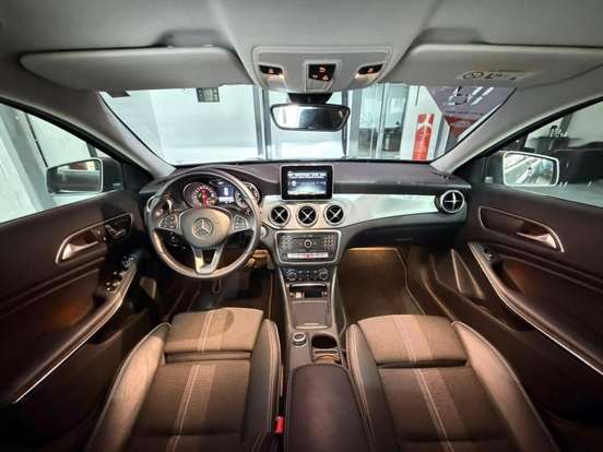 MERCEDES-BENZ-GLA 200-2017