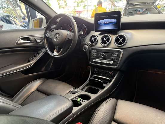 MERCEDES-BENZ-GLA 200-2018