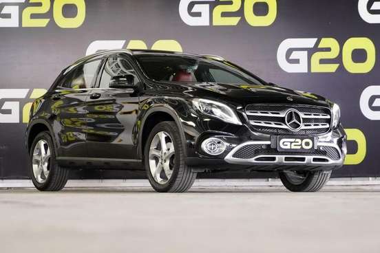MERCEDES-BENZ-GLA 200-2019