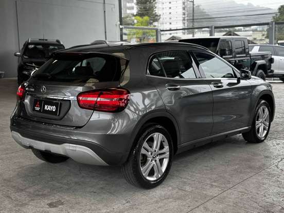 MERCEDES-BENZ-GLA 200-2019