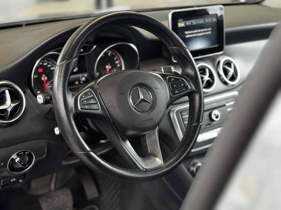 MERCEDES-BENZ-GLA 200-2019