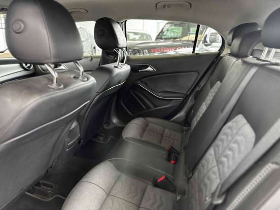 MERCEDES-BENZ-GLA 200-2019