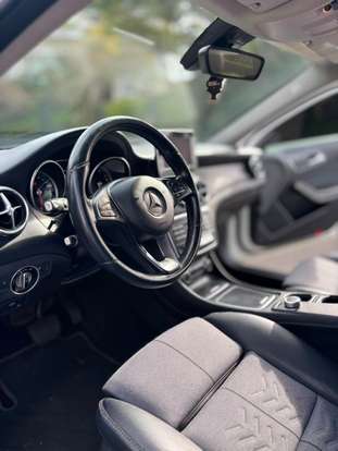 MERCEDES-BENZ-GLA 200-2018