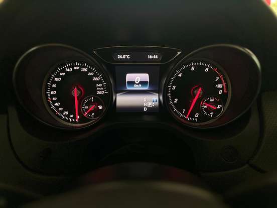 MERCEDES-BENZ-GLA 200-2018