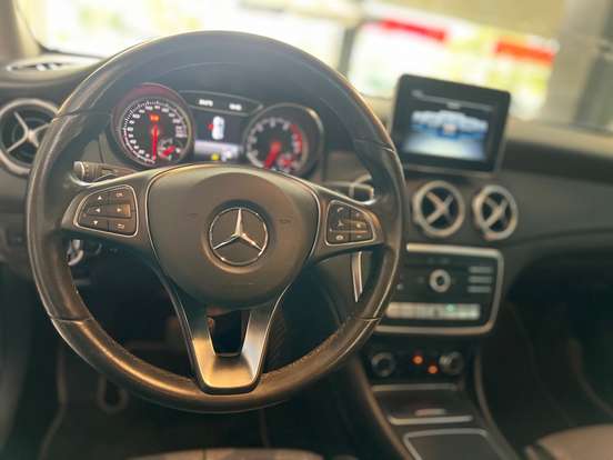 MERCEDES-BENZ-GLA 200-2018