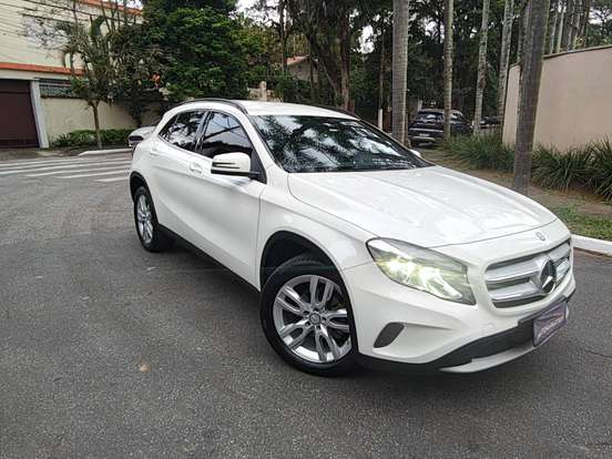 MERCEDES-BENZ-GLA 200-2016