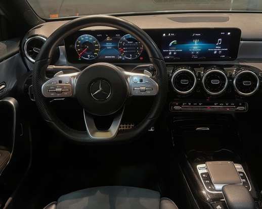 MERCEDES-BENZ-A 35 AMG-2020