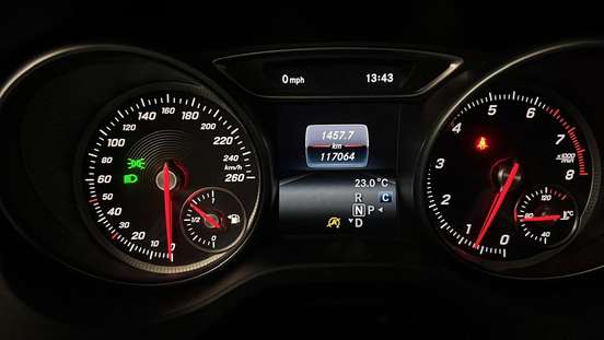 MERCEDES-BENZ-CLA 180-1.6 CGI GASOLINA 7G-DCT MERCEDES-BENZ-CLA 180-2017