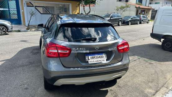 MERCEDES-BENZ-GLA 200-2016