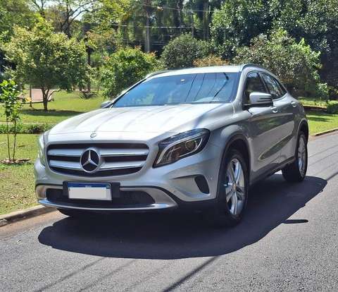 MERCEDES-BENZ-GLA 200-2017