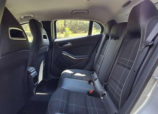 MERCEDES-BENZ-GLA 200-2017