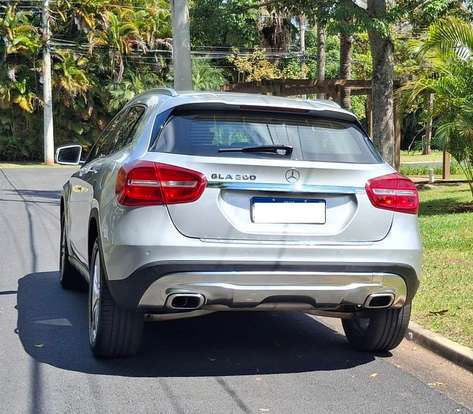 MERCEDES-BENZ-GLA 200-2017