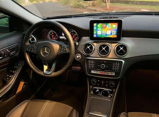 MERCEDES-BENZ-GLA 200-2018
