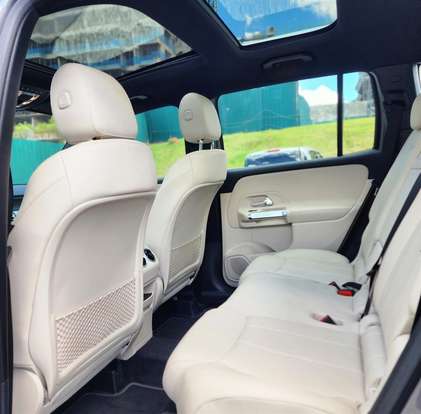 MERCEDES-BENZ-GLB 200-2024