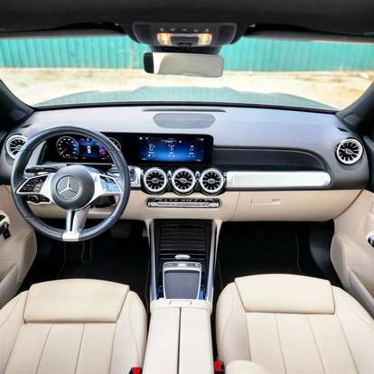 MERCEDES-BENZ-GLB 200-2024