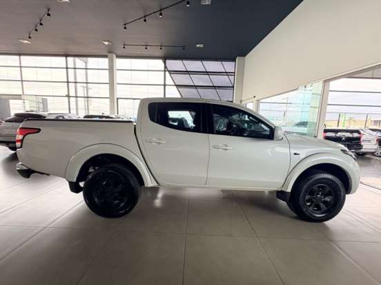 MITSUBISHI-L200 TRITON-2.4 16V TURBO DIESEL SPORT GLS CD 4P 4X4 AUTOMÁTICO MITSUBISHI-L200 TRITON-2019