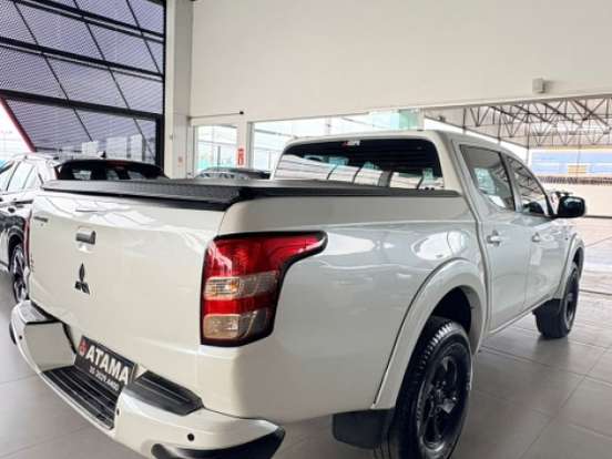 MITSUBISHI-L200 TRITON-2.4 16V TURBO DIESEL SPORT GLS CD 4P 4X4 AUTOMÁTICO MITSUBISHI-L200 TRITON-2019