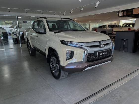 MITSUBISHI L200 TRITON 2.4 16V TURBO DIESEL SPORT HPE-S TERRA CD 4P 4X4 AUTOMÁTICO