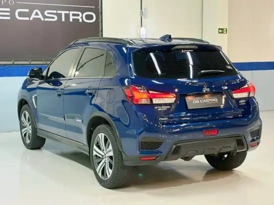 MITSUBISHI-OUTLANDER-2021