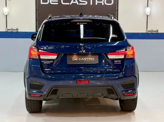 MITSUBISHI-OUTLANDER-2021