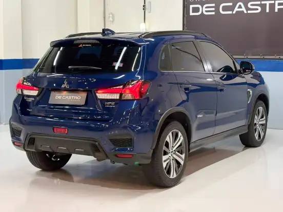 MITSUBISHI-OUTLANDER-2021