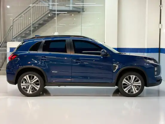 MITSUBISHI-OUTLANDER-2021