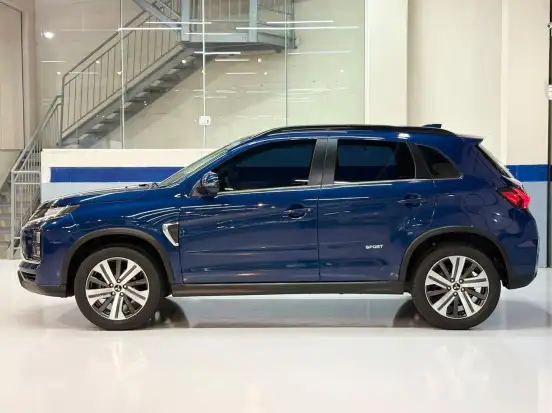 MITSUBISHI-OUTLANDER-2021