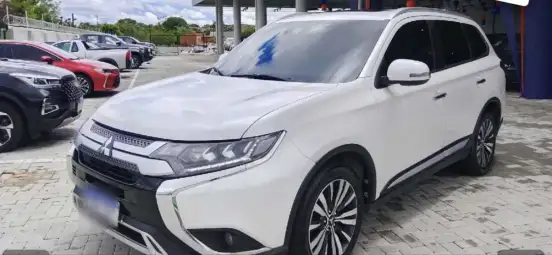 MITSUBISHI-OUTLANDER-2020