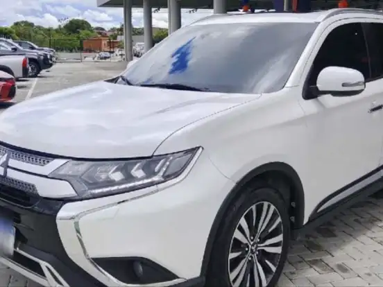 MITSUBISHI-OUTLANDER-2.2 MIVEC DI-D DIESEL HPE-S AWD AUTOMÁTICO MITSUBISHI-OUTLANDER-2020
