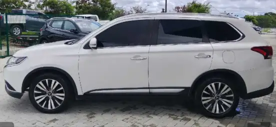 MITSUBISHI-OUTLANDER-2020