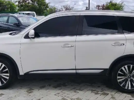 MITSUBISHI-OUTLANDER-2.2 MIVEC DI-D DIESEL HPE-S AWD AUTOMÁTICO MITSUBISHI-OUTLANDER-2020