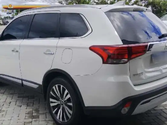 MITSUBISHI-OUTLANDER-2.2 MIVEC DI-D DIESEL HPE-S AWD AUTOMÁTICO MITSUBISHI-OUTLANDER-2020