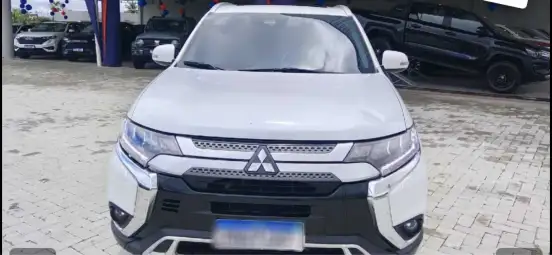 MITSUBISHI-OUTLANDER-2020