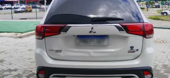 MITSUBISHI-OUTLANDER-2020