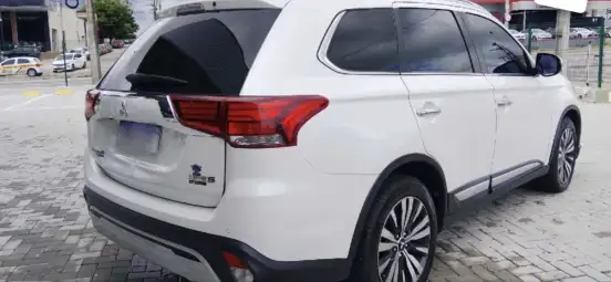 MITSUBISHI-OUTLANDER-2020