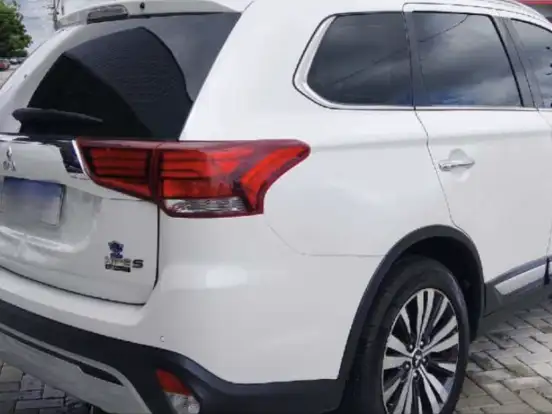 MITSUBISHI-OUTLANDER-2.2 MIVEC DI-D DIESEL HPE-S AWD AUTOMÁTICO MITSUBISHI-OUTLANDER-2020