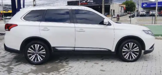MITSUBISHI-OUTLANDER-2020