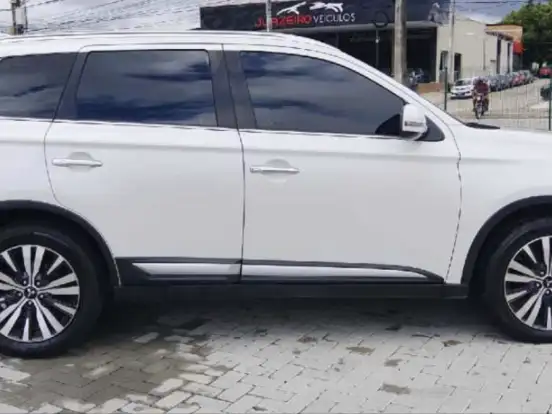MITSUBISHI-OUTLANDER-2.2 MIVEC DI-D DIESEL HPE-S AWD AUTOMÁTICO MITSUBISHI-OUTLANDER-2020