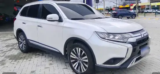 MITSUBISHI-OUTLANDER-2020