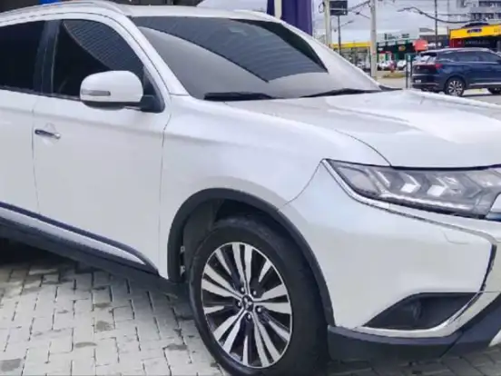 MITSUBISHI-OUTLANDER-2.2 MIVEC DI-D DIESEL HPE-S AWD AUTOMÁTICO MITSUBISHI-OUTLANDER-2020