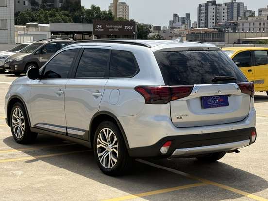 MITSUBISHI-OUTLANDER-2015
