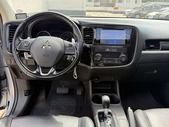 MITSUBISHI-OUTLANDER-2015